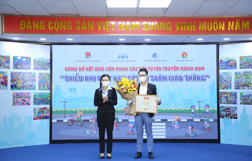 Liên đội Trường THCS Võ Trường Toản Bình Dương giành giải nhất tuyên truyền về an toàn giao thông