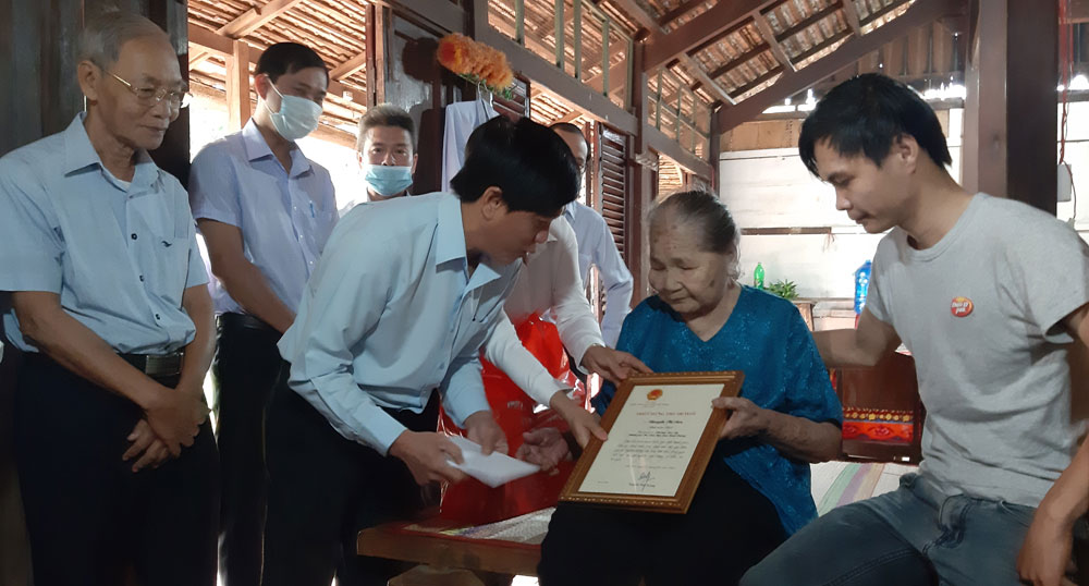 Bình Dương không để bất cứ hộ gia đình nào trong tỉnh không có tết