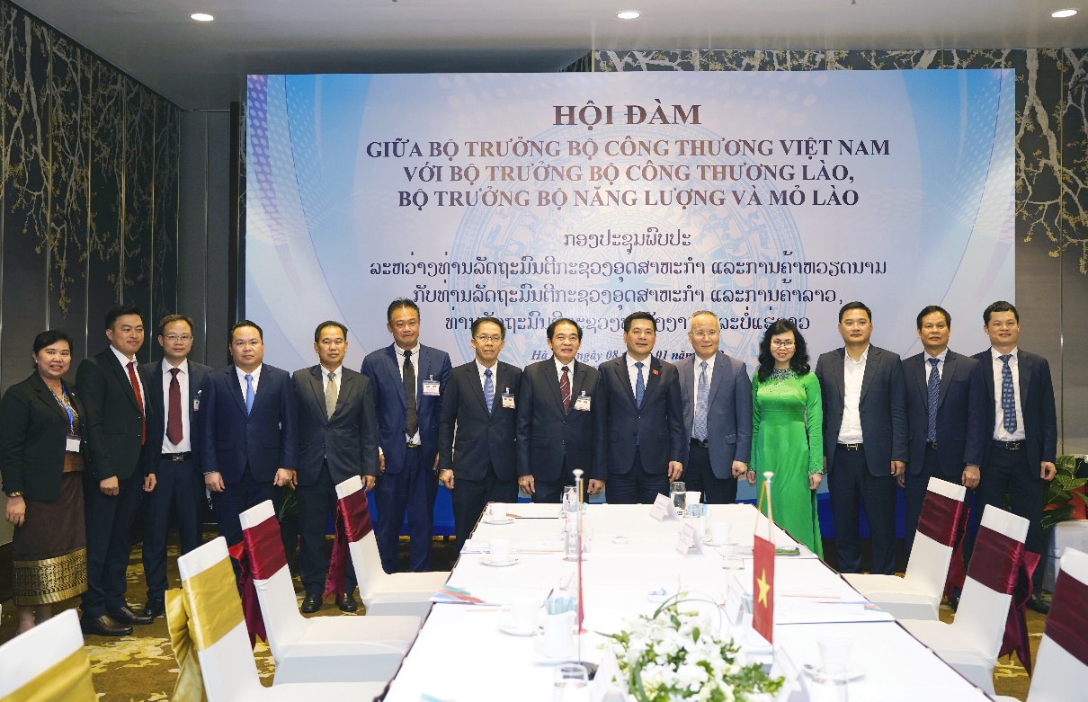 Bộ trưởng Nguyễn Hồng Diên hội đàm với Bộ trưởng Bộ Công Thương, Bộ trưởng Năng lượng và Mỏ Lào