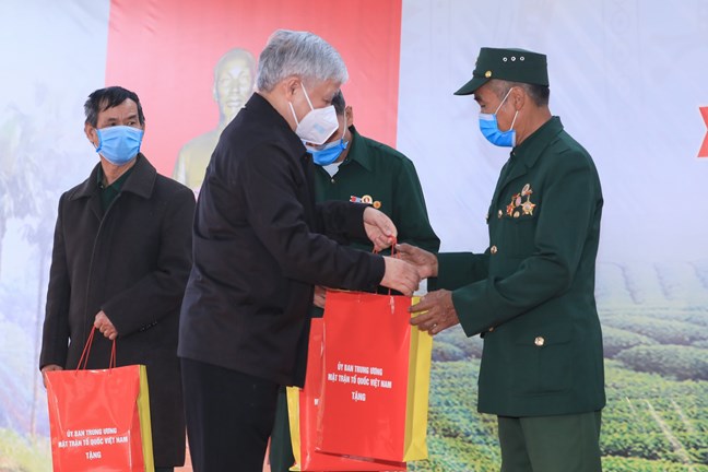 Đảm bảo mỗi gia đình, mỗi người dân đều đón Tết