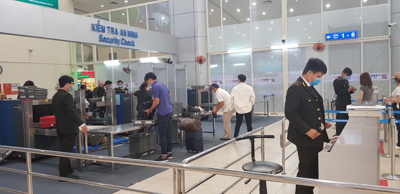 Siết chặt an ninh hàng không cao điểm Tết