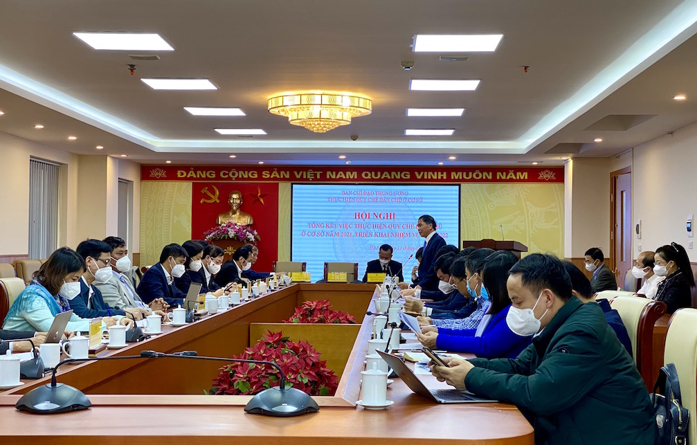 Nêu cao vai trò gương mẫu của người đứng đầu trong thực hành dân chủ