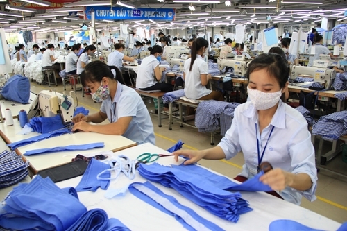 Nhiều doanh nghiệp cố gắng duy trì lương, thưởng Tết cho người lao động