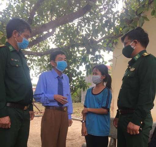 Bám bản “gieo chữ” vùng biên