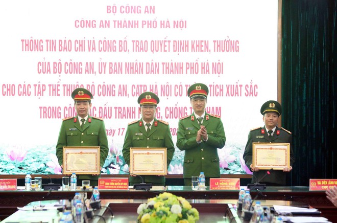Hà Nội Khen thưởng tập thể, cá nhân có thành tích trong đấu tranh phòng, chống tội phạm