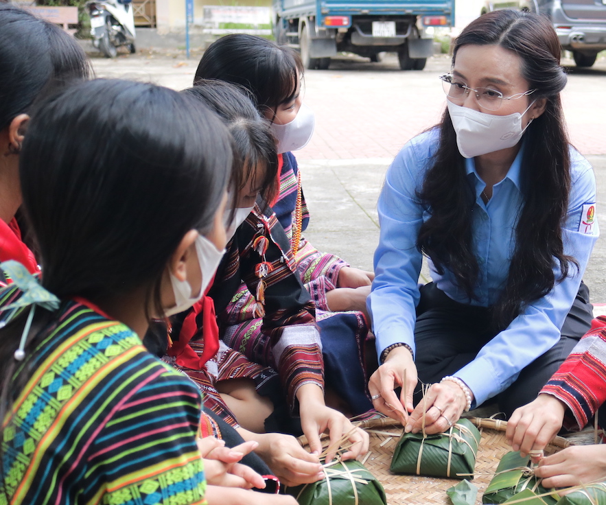 Mang “Xuân sẻ chia - Tết yêu thương” tới các em thiếu nhi, các thầy cô giáo có hoàn cảnh khó khăn