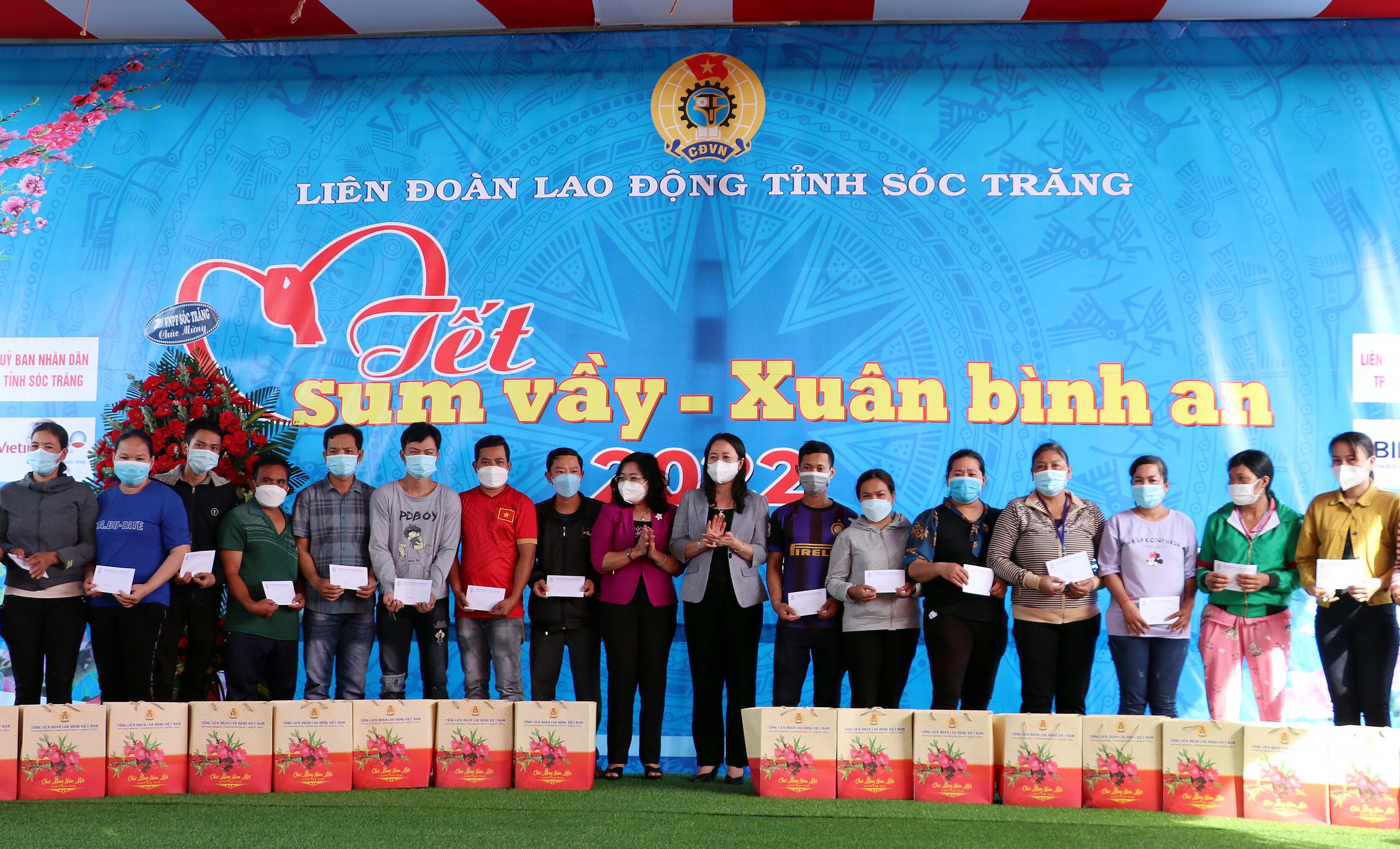 Phó Chủ tịch nước Võ Thị Ánh Xuân dự Tết Sum vầy với công nhân lao động tại Sóc Trăng