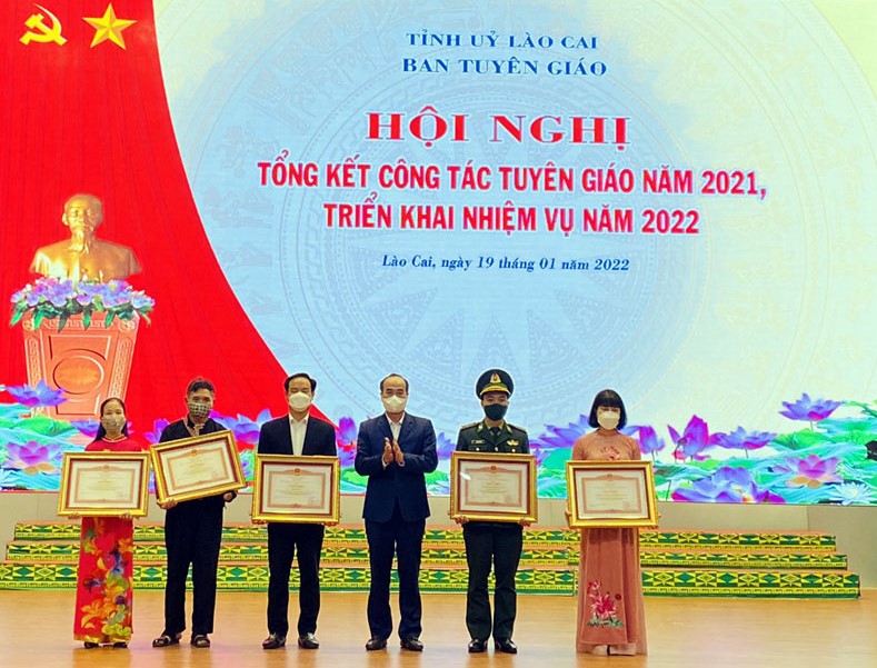 Lào Cai Tiếp tục tuyên truyền, tổ chức triển khai Nghị quyết Đại hội các cấp