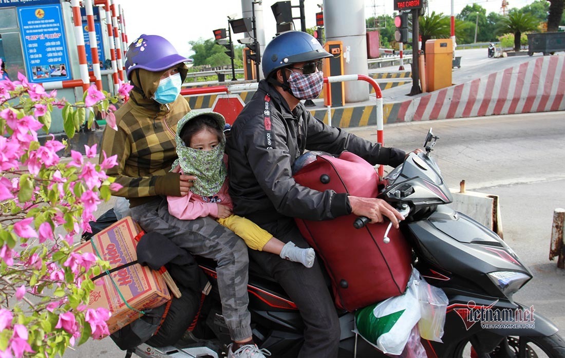 Không đặt ra quy định trái hướng dẫn, gây khó cho người dân về quê ăn Tết