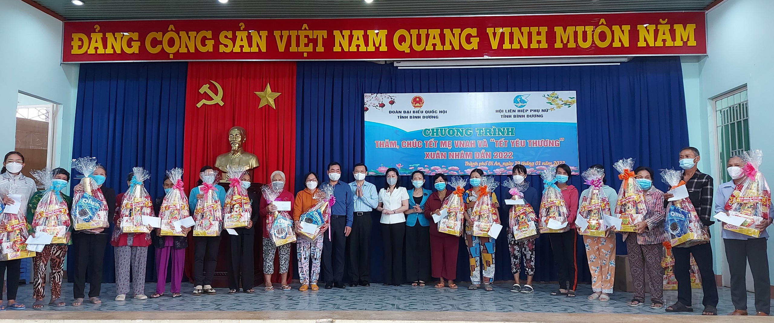 Hội LHPN tỉnh Bình Dương tổ chức thăm, chúc Tết Mẹ Việt Nam Anh hùng và các hội viên phụ nữ khó khăn