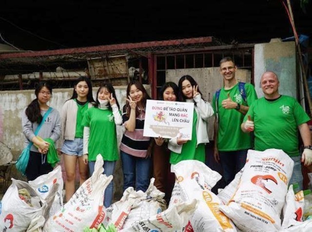 Hà Nội Thu gom rác thải nhựa, truyền thông điệp bảo vệ môi trường cho ngày lễ Ông Công ông Táo 2022