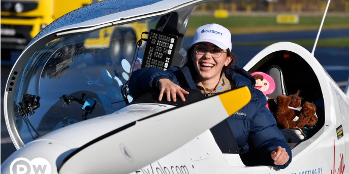 Người phụ nữ trẻ nhất bay vòng quanh thế giới một mình