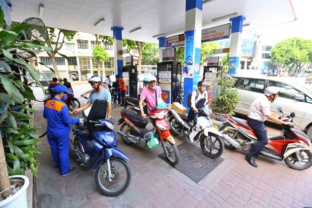 Xăng dầu tiếp tục tăng giá trước Tết Nguyên đán