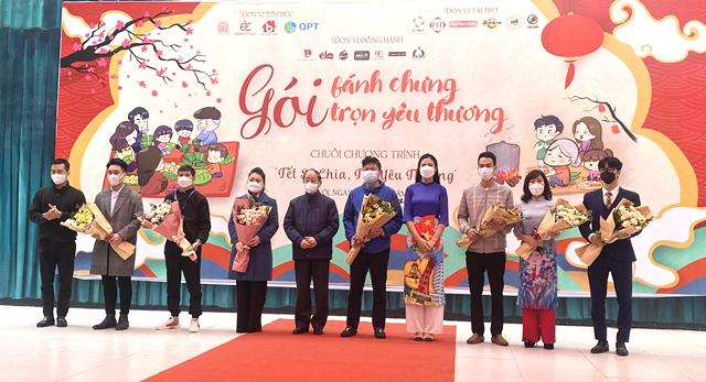 Trao tặng 1 000 chiếc bánh chưng cho trẻ em vùng cao