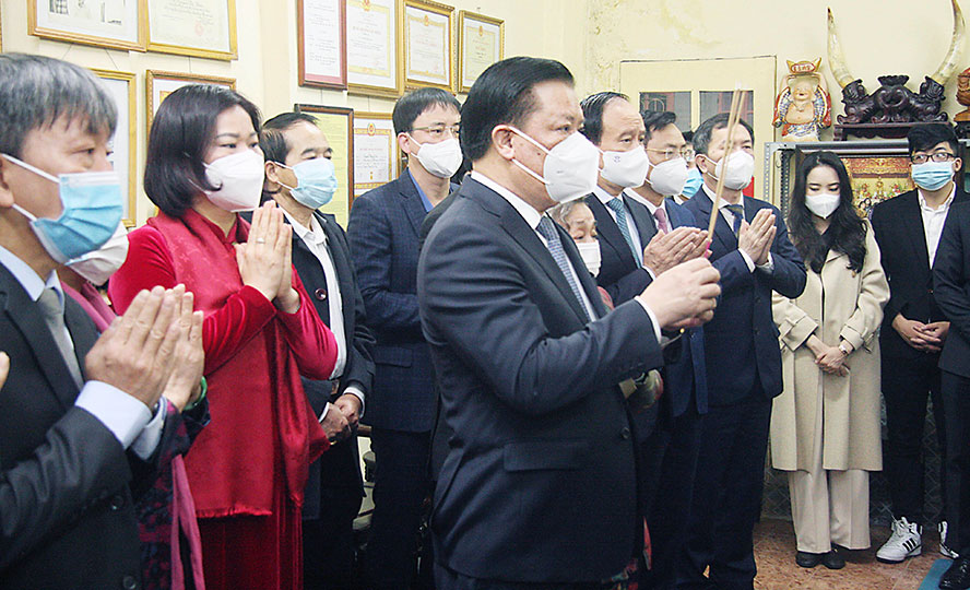 Lãnh đạo TP Hà Nội dâng hương tưởng niệm đồng chí Nguyễn Phong Sắc