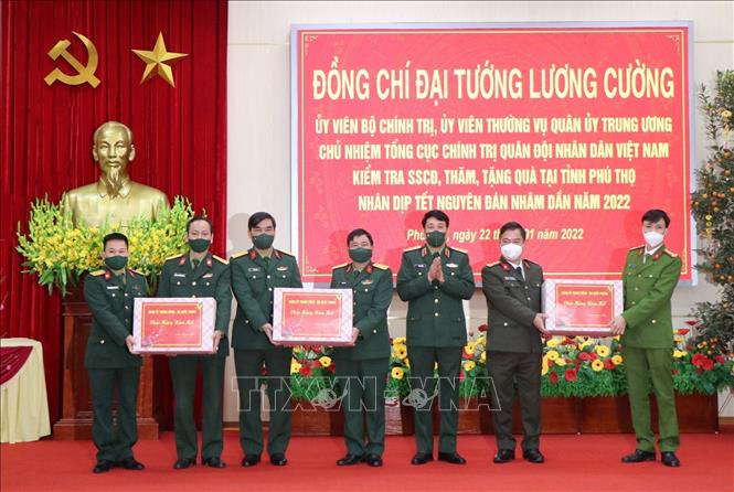 Đại tướng Lương Cường kiểm tra công tác sẵn sàng chiến đấu, thăm và chúc Tết tại Phú Thọ