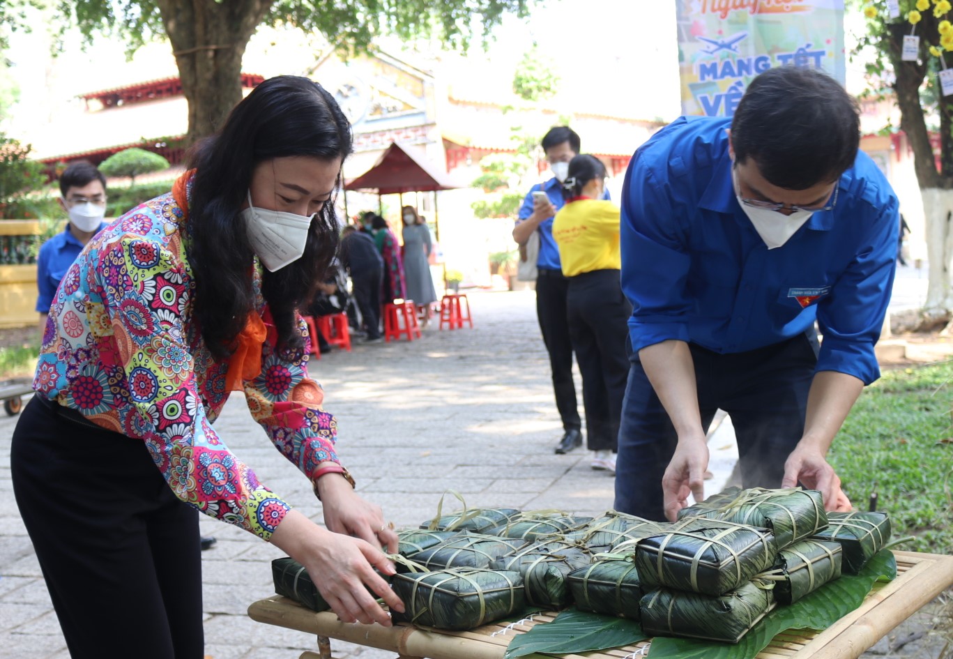 “Mang Tết về nhà”