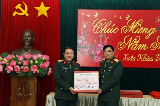Dâng hương tưởng niệm Chủ tịch Hồ Chí Minh tại Khu di tích Đá Chông