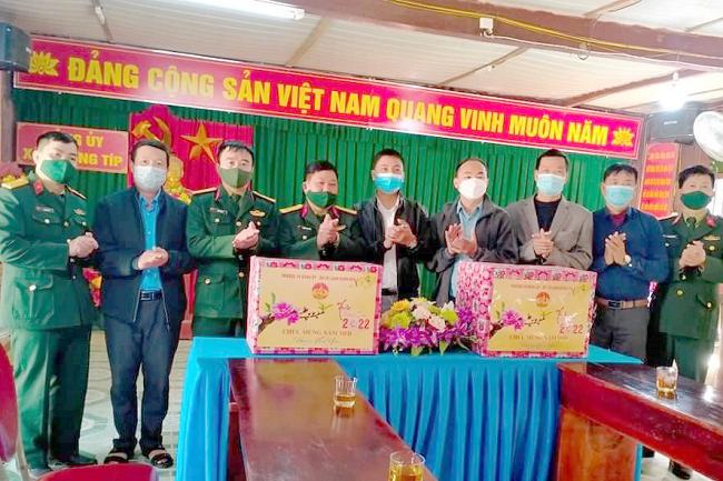 Tết ấm biên cương