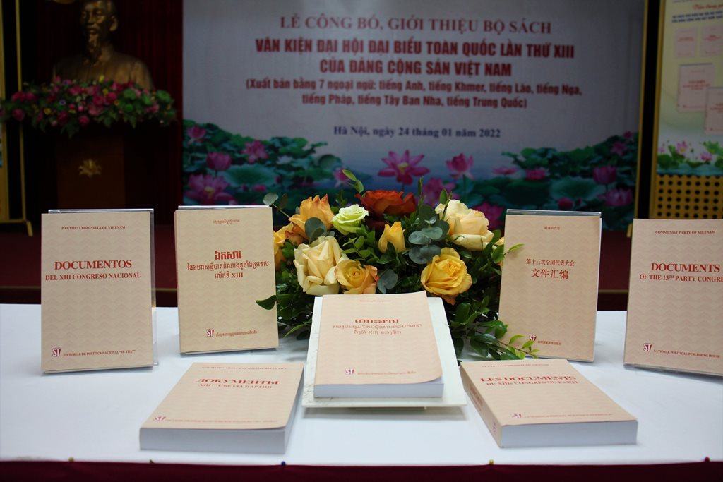 Xuất bản Văn kiện Đại hội Đảng lần thứ XIII bằng 7 ngoại ngữ