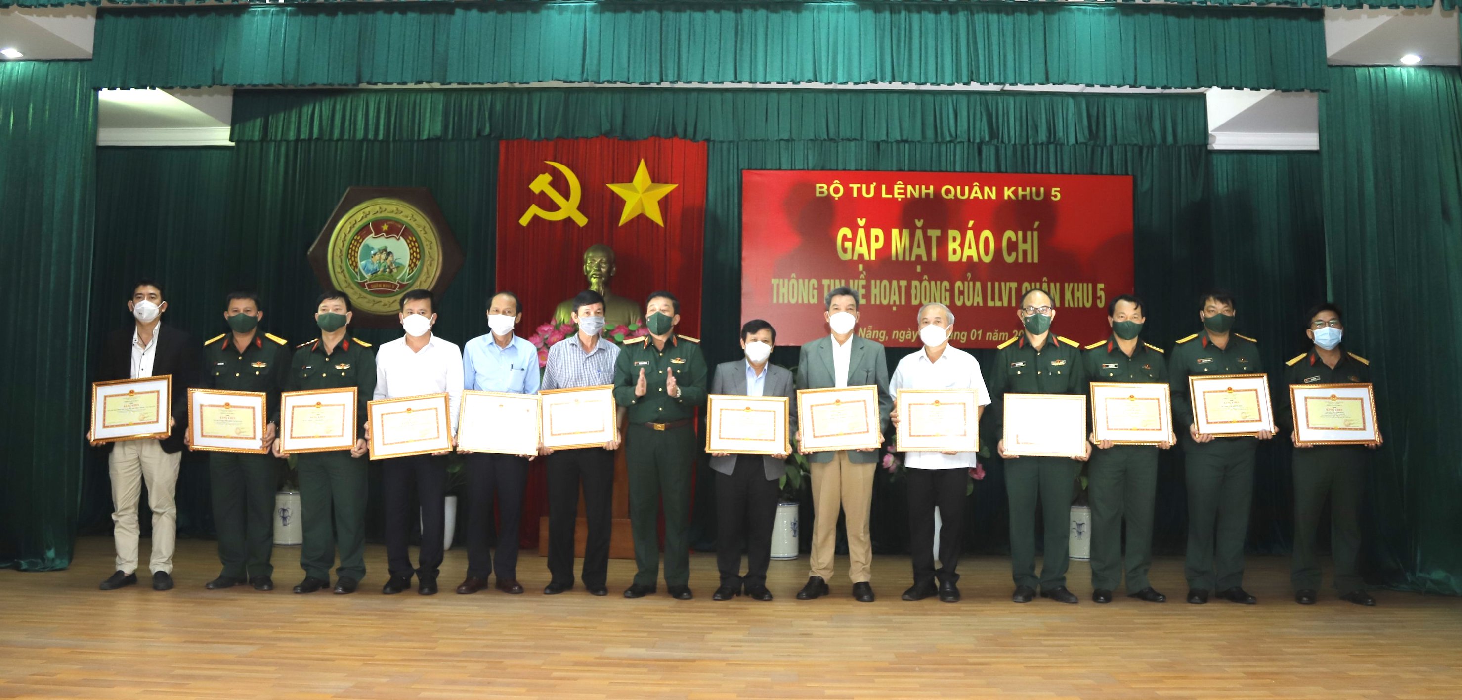 Quân khu V gặp mặt báo chí nhân dịp chào Xuân mới Nhâm Dần