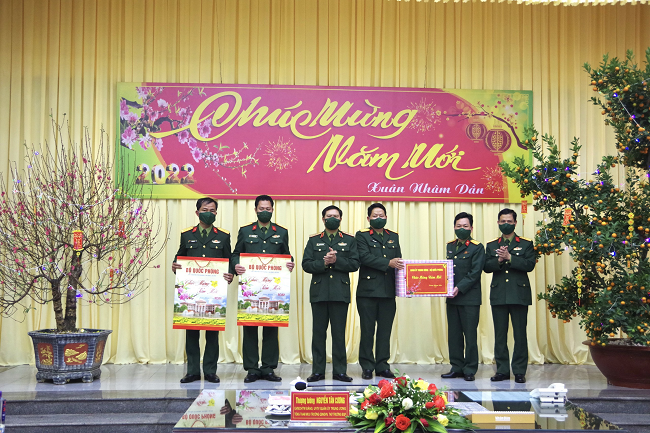Thượng tướng Nguyễn Tân Cương thăm, chúc Tết Sư đoàn 312