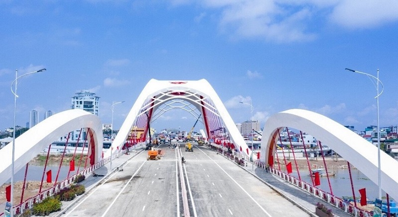 Hải Phòng Cho phép người đi bộ và một số loại phương tiện qua cầu Rào