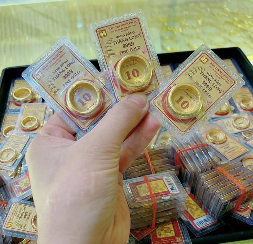 Giá vàng trong nước vượt mốc 62 triệu đồng lượng