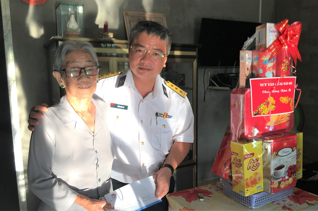 Tân cảng Đồng bằng sông Cửu Long thăm, chúc Tết Mẹ Việt Nam anh hùng
