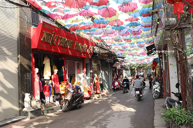 Làng lụa Vạn Phúc thưa khách dịp Tết