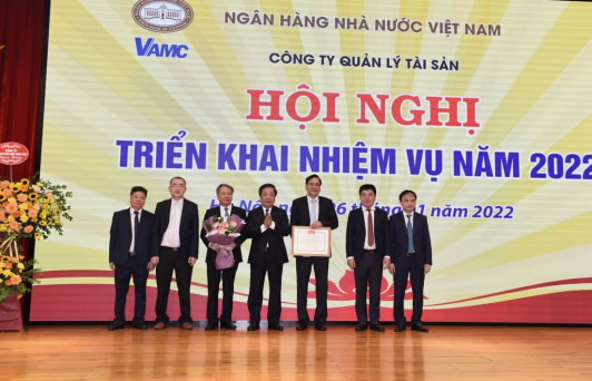 Xử lý nợ xấu gắn với tái cơ cấu hệ thống các tổ chức tín dụng