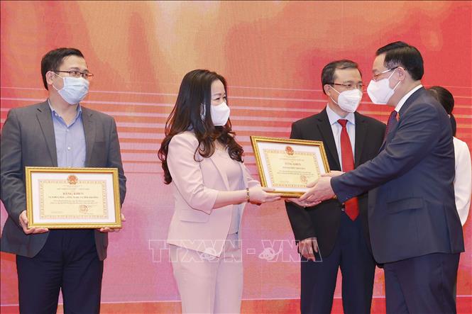 Chủ tịch Quốc hội Vương Đình Huệ dự Lễ khen thưởng tập thể, cá nhân của Văn phòng Quốc hội