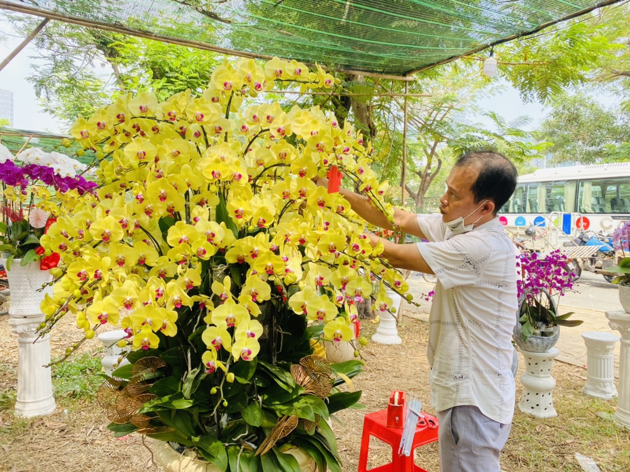 Người lao động nghèo miệt mài mưu sinh ngày giáp Tết