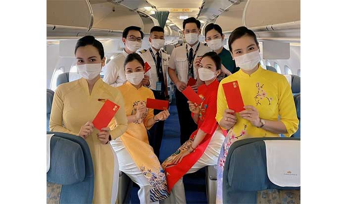 Áo dài truyền thống trên các chuyến bay Tết Nhâm Dần 2022