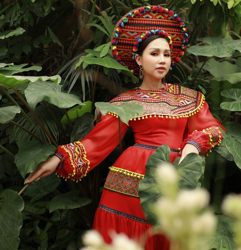 Sao mai Khánh Ly mang hơi thở mới vào ca khúc về Đảng