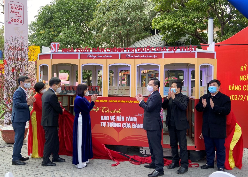 Ra mắt Tủ sách “Bảo vệ nền tảng tư tưởng của Đảng”