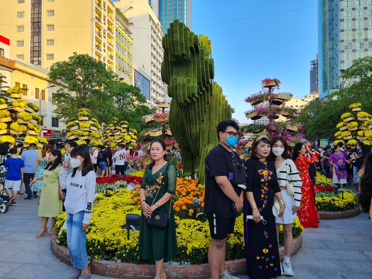 Đường hoa Nguyễn Huệ và Đường sách Tết Nhâm Dần mở cửa đến ngày mồng 6 Tết