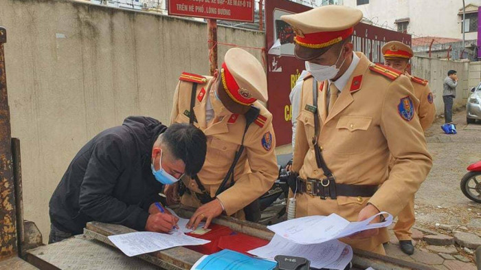 Mùng 5 Tết 21 vụ TNGT, xử lý 326 trường hợp vi phạm nồng độ cồn