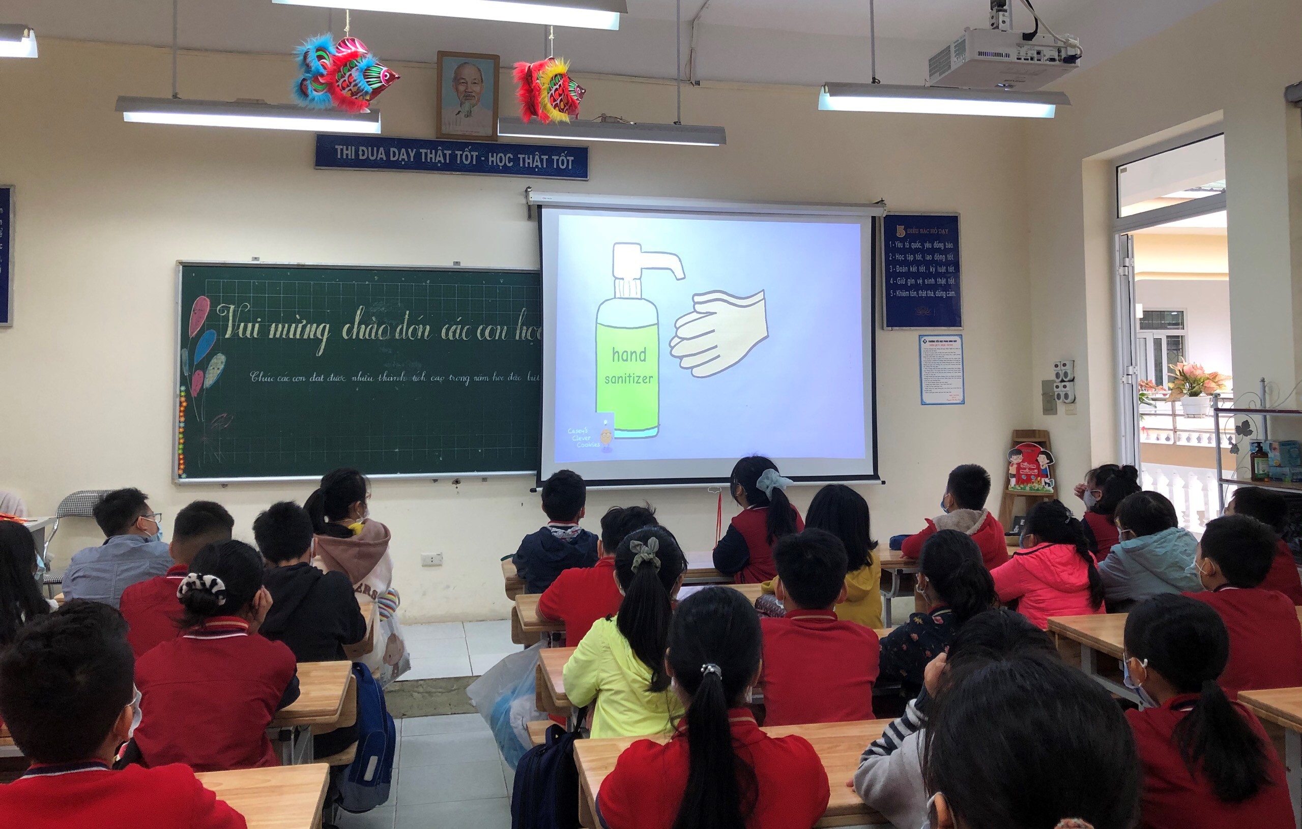 Hà Nội Dự kiến học sinh từ lớp 1 đến lớp 6 ở 12 quận đi học từ ngày 21 2 2022