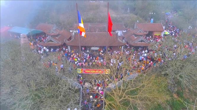 Quảng Ninh đón trên 300 000 lượt du khách trong những ngày đầu Xuân Nhâm Dần