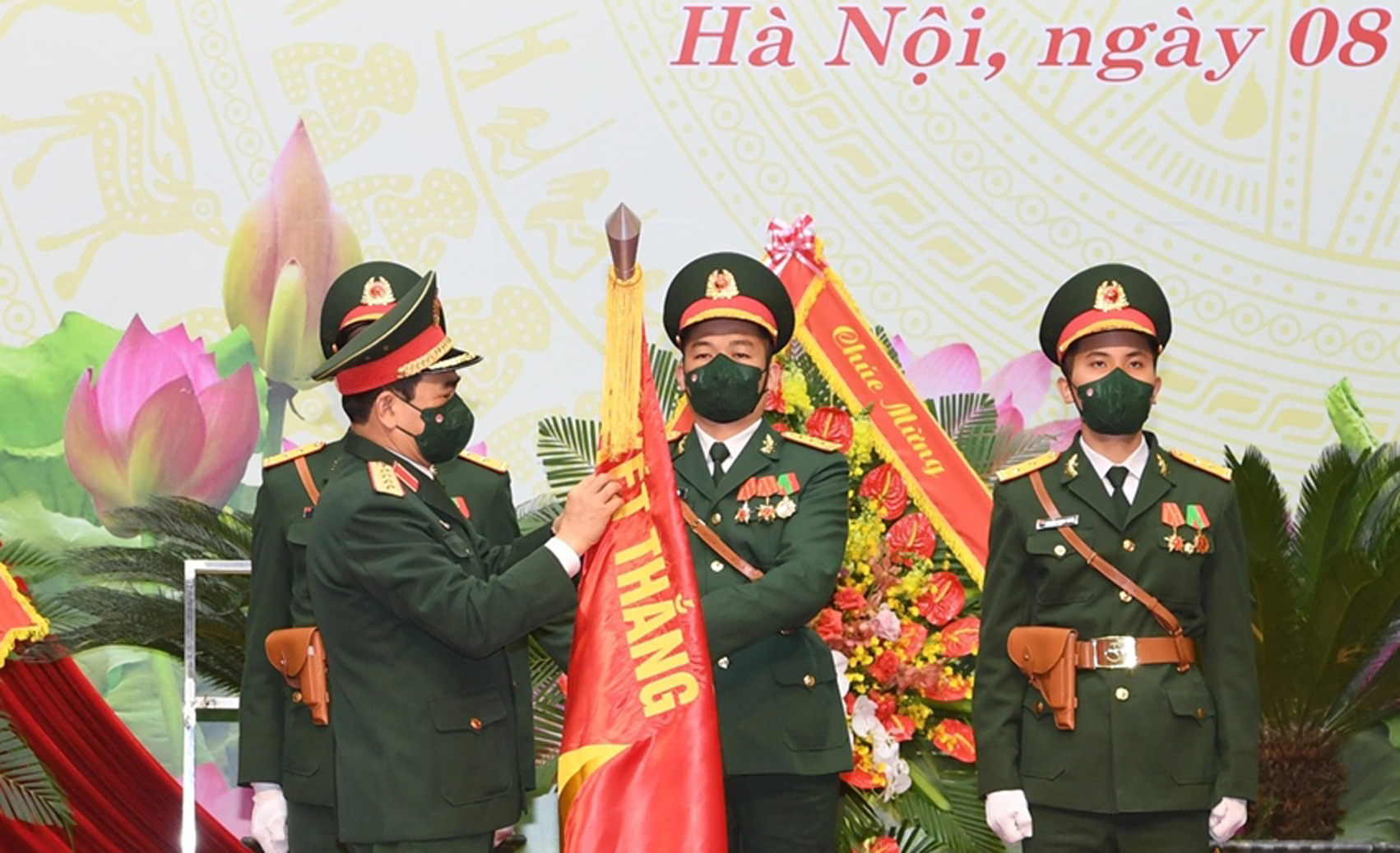 Ban Thanh niên Quân đội nhận Huân chương Bảo vệ Tổ quốc hạng nhất