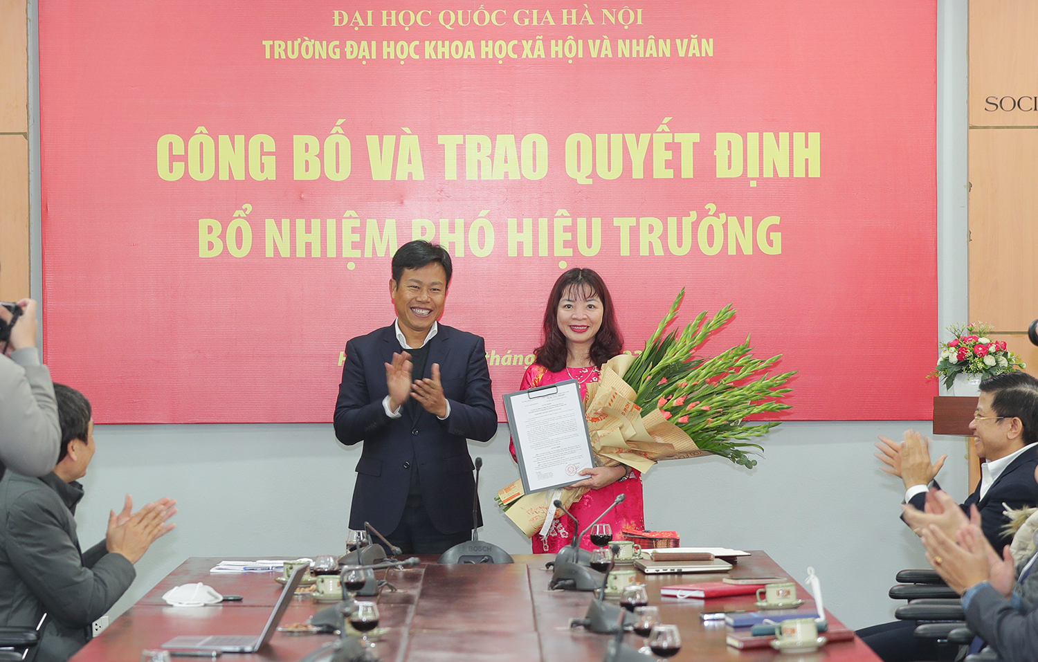 PGS TS Đặng Thị Thu Hương làm Phó Hiệu trưởng Trường Đại học Khoa học Xã hội và Nhân văn