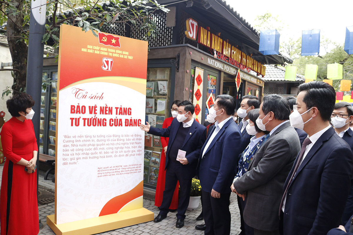 Tập trung xây dựng tủ sách phục vụ nghiên cứu, học tập Nghị quyết Đại hội XIII của Đảng