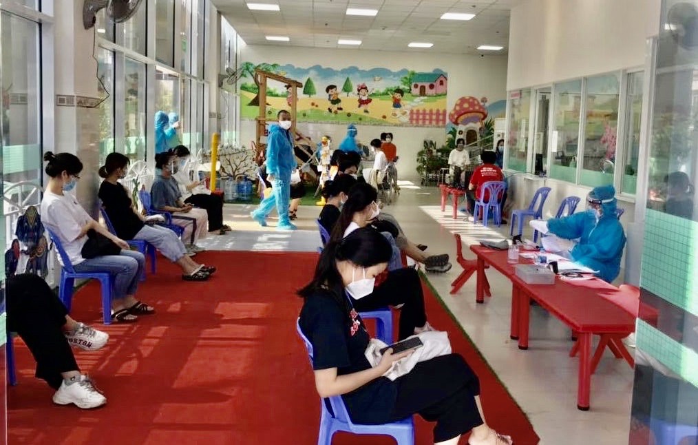 TP Hồ Chí Minh Hơn 13 000 người tiêm vắc-xin COVID-19 dịp Tết Nguyên Đán