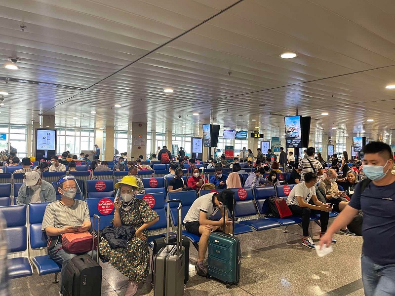 Tăng tần suất cất hạ cánh máy bay tại Tân Sơn Nhất
