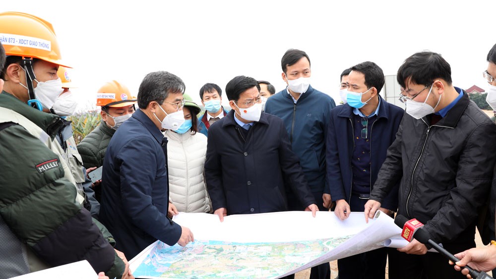 Bảo đảm hài hòa giữa phát triển KT-XH với nâng cao đời sống nhân dân