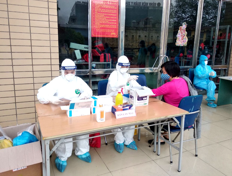 Hà Nội thêm 2 981 ca COVID-19, có 808 ca cộng đồng