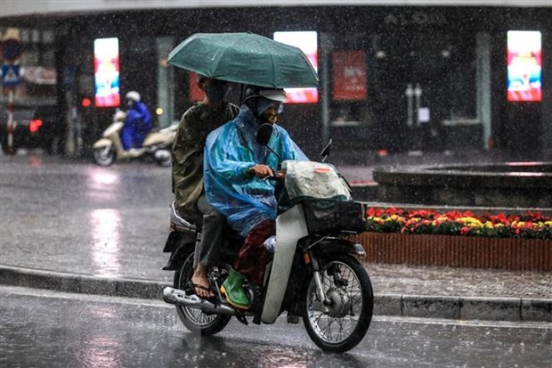 Mưa dông mở rộng trên toàn khu vực Bắc Bộ, trời rét