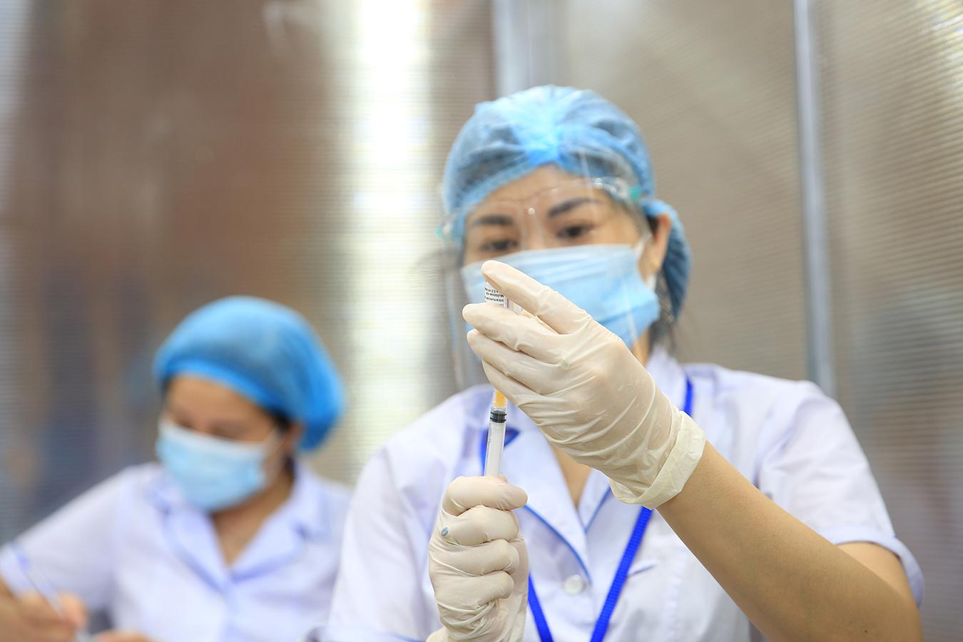 Hà Nội số ca mắc COVID-19 tăng vọt lên hơn 3 500 ca