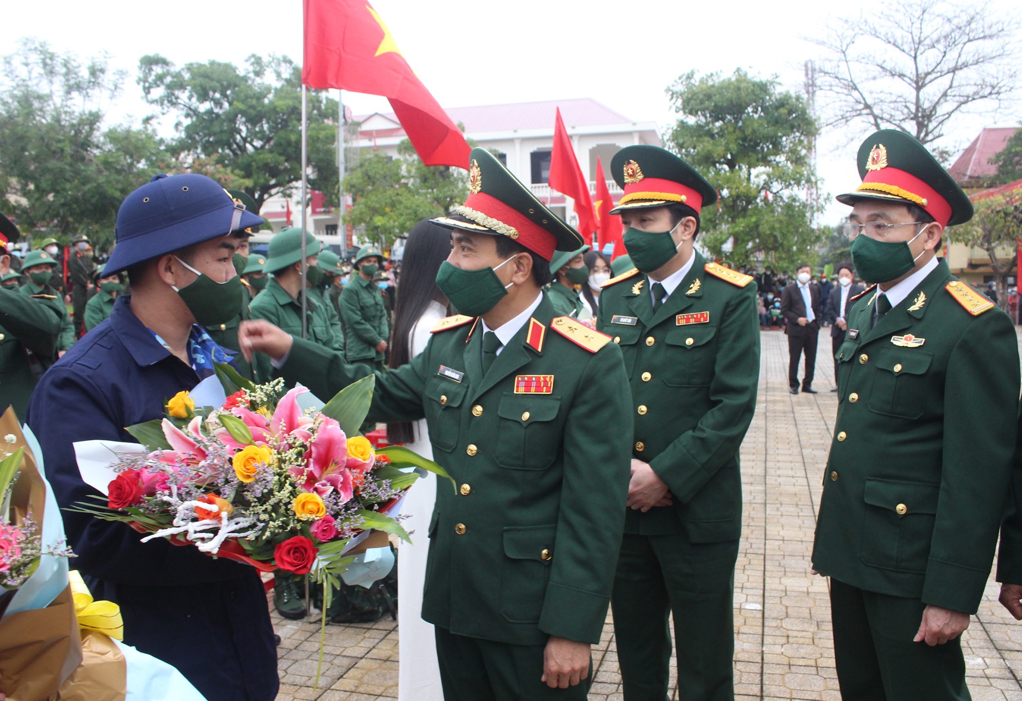 Thanh niên “Hai giỏi” tiếp bước quân hành
